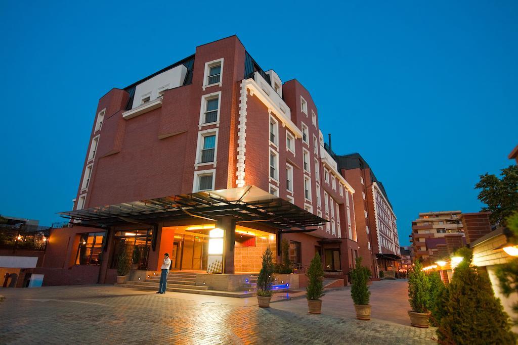 Ramada Hotel & Suites By Wyndham Bucharest North Exterior foto